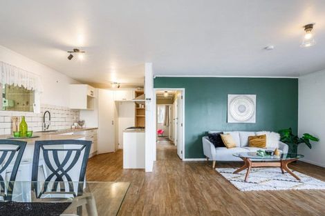 Photo of property in 15 Arde Place, Massey, Auckland, 0614