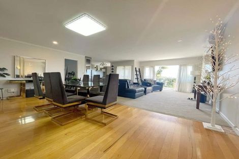 Photo of property in 2 Mellons Bay Road, Howick, Auckland, 2014