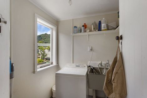 Photo of property in 16 Wairau Road, Picton, 7220