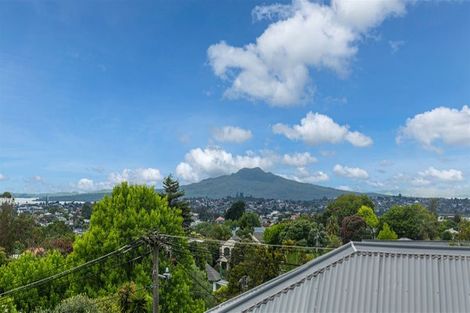 Photo of property in 2/199 Onewa Road, Birkenhead, Auckland, 0626