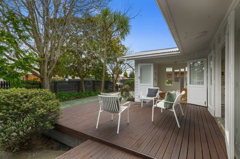 Photo of property in 2 Ilfracombe Place, Burnside, Christchurch, 8053