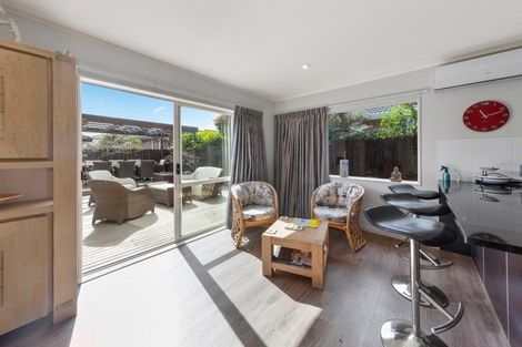 Photo of property in 2/25 Keswick Close, Northpark, Auckland, 2013