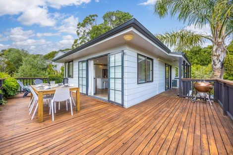 Photo of property in 60 Gatman Street, Birkdale, Auckland, 0626