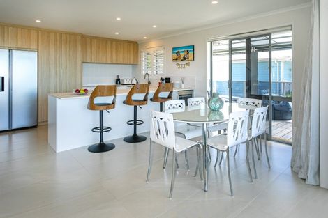 Photo of property in 18 Ross Place, Whiritoa, Whangamata, 3691