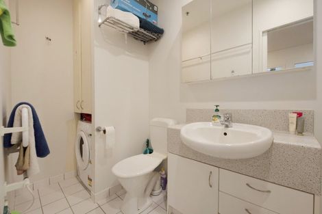 Photo of property in Terrace Heights Apartments, 5b/163 The Terrace, Wellington Central, Wellington, 6011