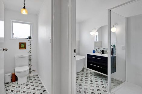 Photo of property in 8 Hussey Street, Oakura, 4314