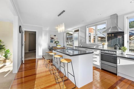 Photo of property in 11 Beauchamp Street, Tawa, Wellington, 5028