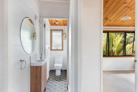 Photo of property in 13 Lindaver Grove, Merrilands, New Plymouth, 4312