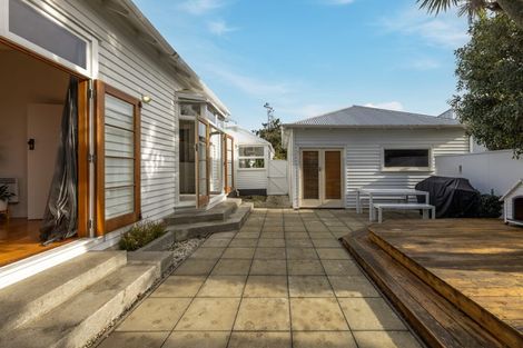 Photo of property in 28 Cleveland Street, Edgeware, Christchurch, 8013