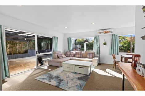 Photo of property in 2a Rata Road, Stanmore Bay, Whangaparaoa, 0932