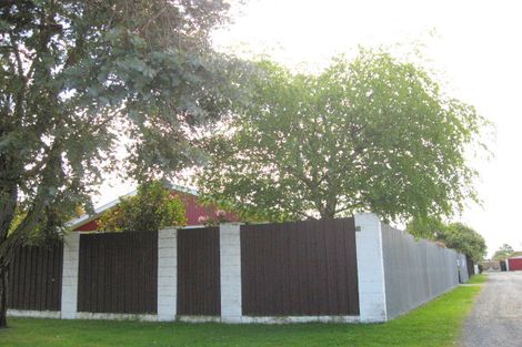 Photo of property in 18 Main North Road, Woodend, 7610