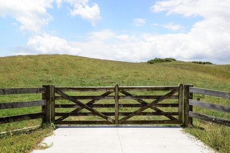 Photo of property in 1662 Awhitu Road, Pollok, 2684