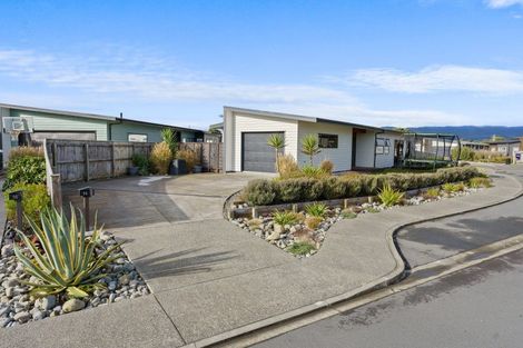 Photo of property in 14 Seagrass Place, Otaki Beach, Otaki, 5512