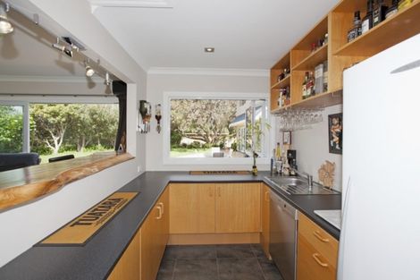 Photo of property in 20 Derham Road, Te Horo, Otaki, 5581