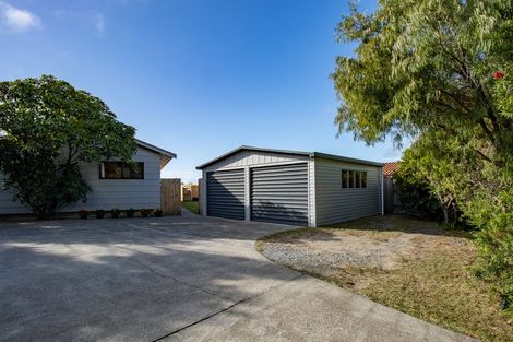 Photo of property in 65 Queens Road, Waikanae Beach, Waikanae, 5036