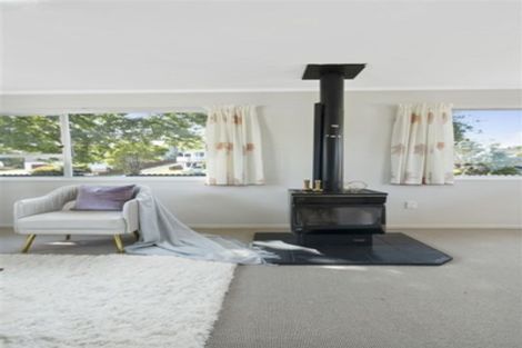 Photo of property in 13 Tamahere Drive, Glenfield, Auckland, 0629