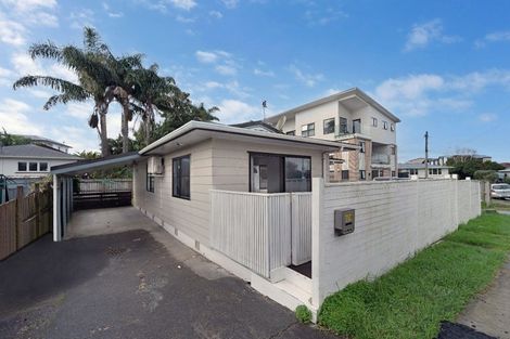 Photo of property in 2/18 Gloria Avenue, Te Atatu Peninsula, Auckland, 0610