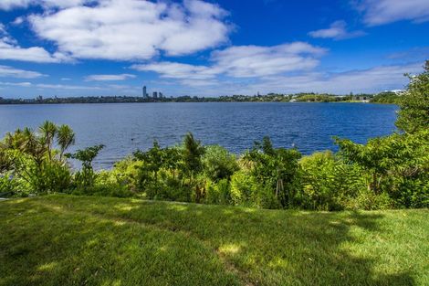 Photo of property in 40 Shakespeare Road, Milford, Auckland, 0620