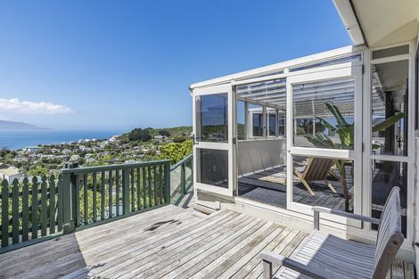 Photo of property in 52 Frobisher Street, Island Bay, Wellington, 6023