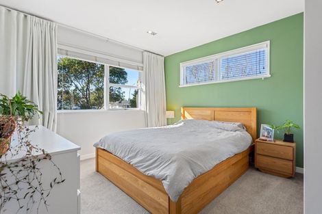 Photo of property in 43 La Rosa Street, Green Bay, Auckland, 0604