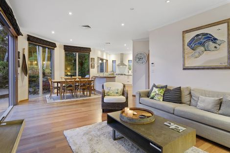 Photo of property in 24 Cliff Road, Torbay, Auckland, 0630