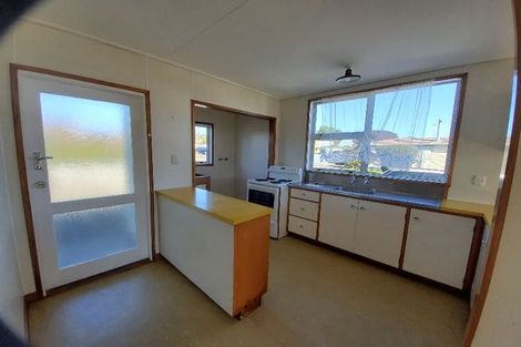 Photo of property in 17 Leon Place, Waitara, 4320