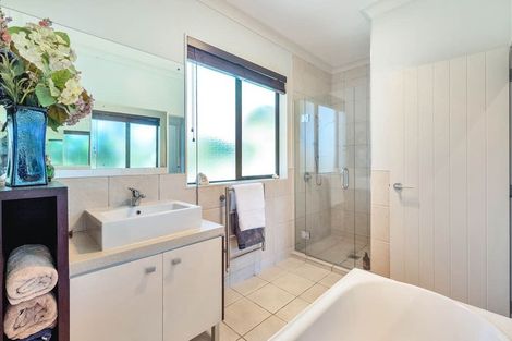 Photo of property in 21 South Kensington Way, Henderson, Auckland, 0612