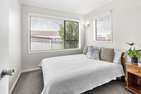 Photo of property in 1/141 Chivalry Road, Glenfield, Auckland, 0629
