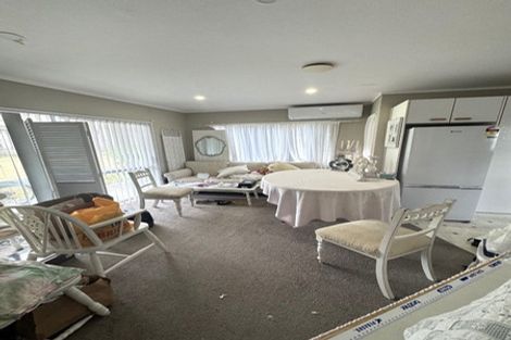 Photo of property in 16 Taupo Street, Green Bay, Auckland, 0604