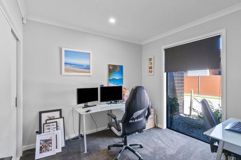 Photo of property in 7 Phoenix Palms Grove, Levin, 5510