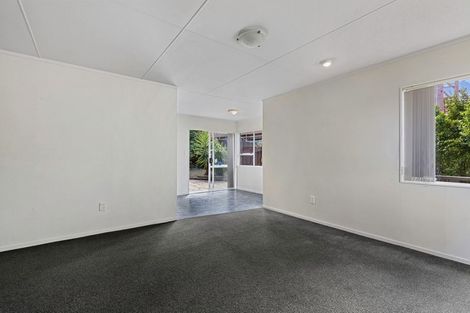 Photo of property in 4 Buisson Glade, West Harbour, Auckland, 0618