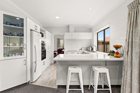 Photo of property in 18 Claridge Place, Taradale, Napier, 4112