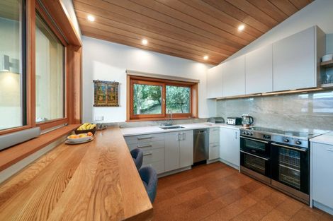 Photo of property in 337 Beacon Point Road, Wanaka, 9305