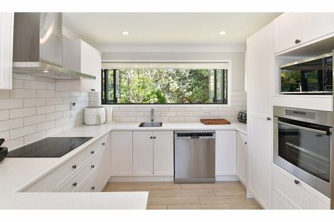 Photo of property in 6 Brian Crescent, Stanmore Bay, Whangaparaoa, 0932