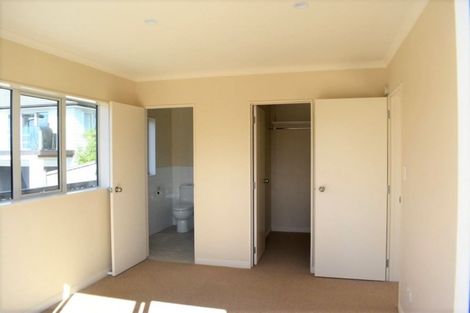 Photo of property in 4a Viridian Lane, Greenhithe, Auckland, 0632