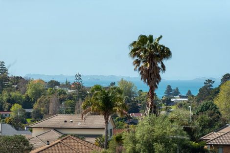 Photo of property in 8 Greenleaf Way, Northcross, Auckland, 0630