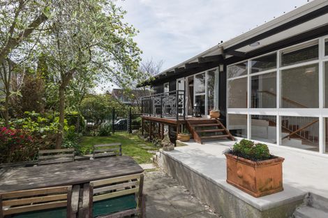 Photo of property in 19 Highfield Place, Avonhead, Christchurch, 8042