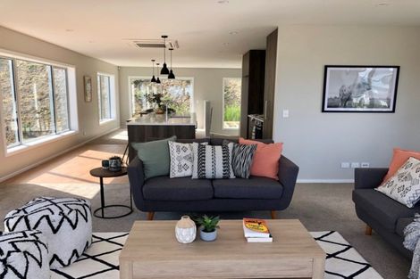 Photo of property in 36 Domett Street, Newlands, Wellington, 6037