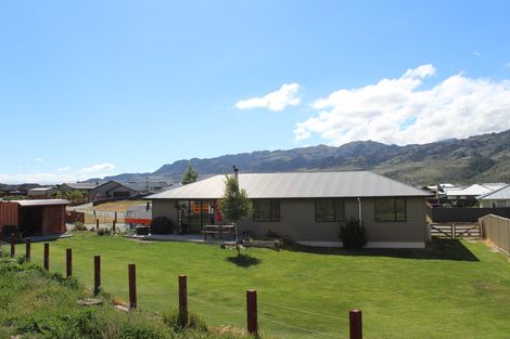 Photo of property in 21 Missy Crescent, Mount Pisa, Cromwell, 9383