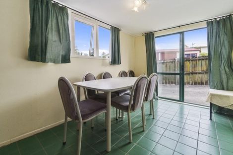 Photo of property in 80 Chislehurst Street, Henderson, Auckland, 0612