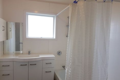 Photo of property in 204 East Coast Road, Forrest Hill, Auckland, 0620