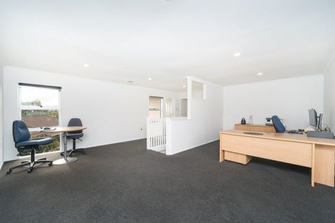 Photo of property in 8 Aintree Crescent, Awapuni, Palmerston North, 4412