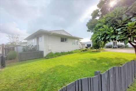 Photo of property in 1/3 Tyndrum Place, Highland Park, Auckland, 2010