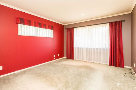 Photo of property in 11 Royal Oak Drive, Kelvin Grove, Palmerston North, 4414