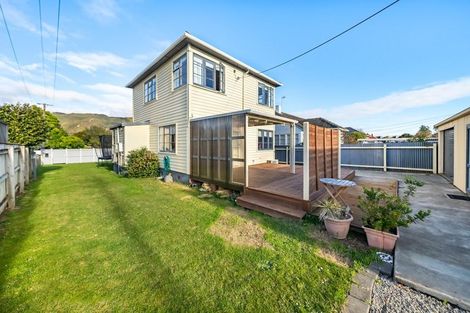 Photo of property in 27 Sladden Street, Naenae, Lower Hutt, 5011