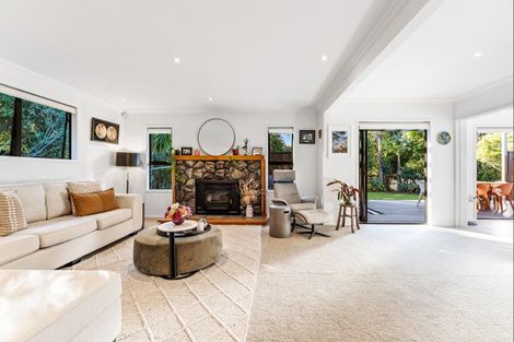 Photo of property in 2 Wonderview Road, Leigh, 0985