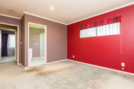 Photo of property in 11 Royal Oak Drive, Kelvin Grove, Palmerston North, 4414