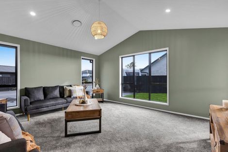 Photo of property in 6 Oliver O'leary Way, Westown, New Plymouth, 4310