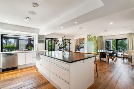 Photo of property in 143 Whangaparaoa Road, Red Beach, 0932