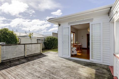 Photo of property in 20 Cameron Street, New Plymouth, 4310